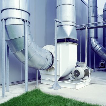 Centrifugal fan to handle dust and chips 
