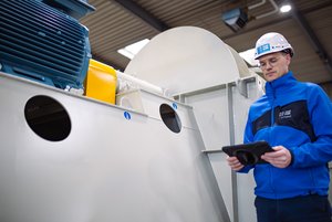 Venti Oelde employees monitoring a system