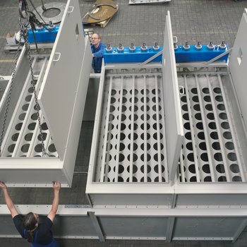Manufacture of a filter system – mounting the filter heads on the filter housing