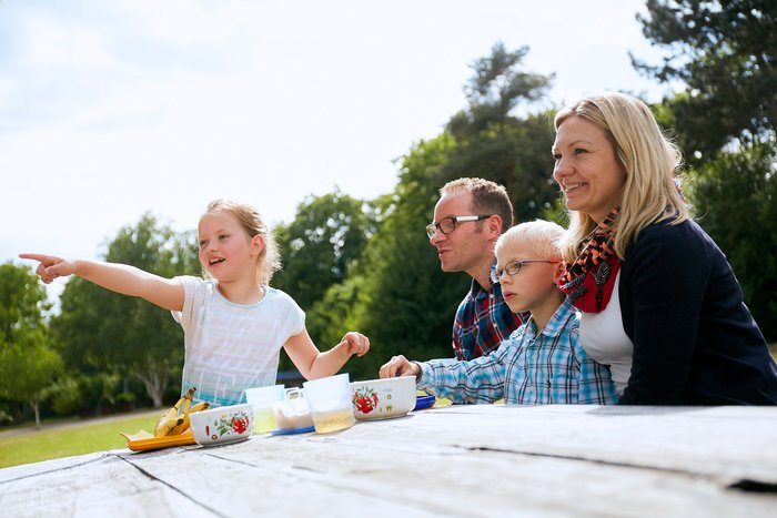 Employee Katharina Schütz with family