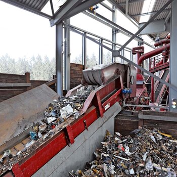 Material feed to shredder plant