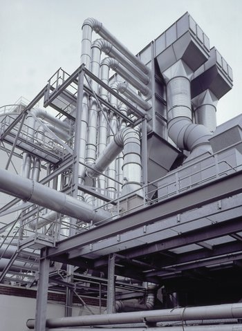 Reverse air filter with explosion vents and 180° bend for return air operation