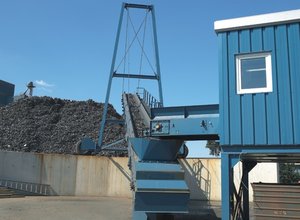 Fe discharge onto a stockpile