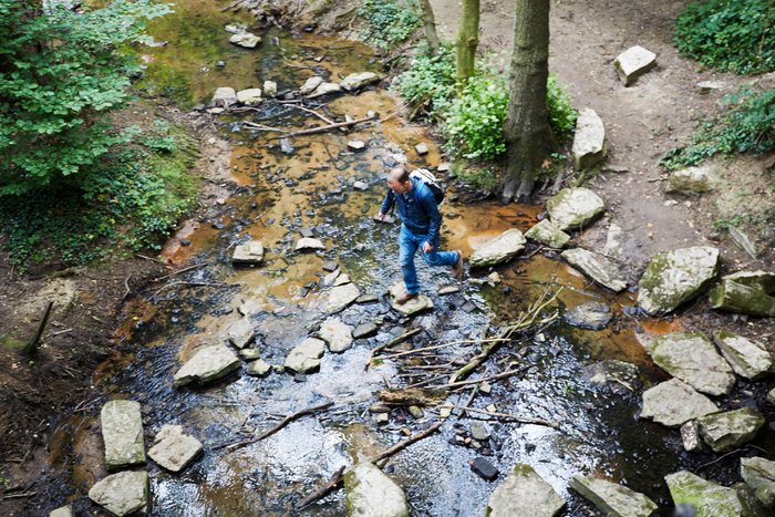[Translate to Englisch:] Mitarbeiter Christian Menke beim Wandern