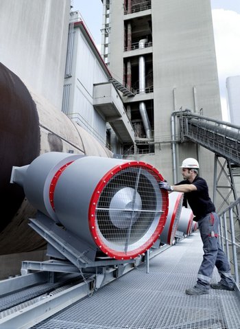Axial-flow fans for cooling rotary kiln jackets 