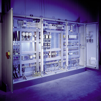 Control cabinet to monitor and control a process
