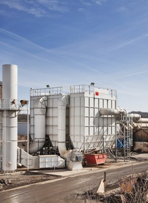 Dust extraction systems for flame cutting stations