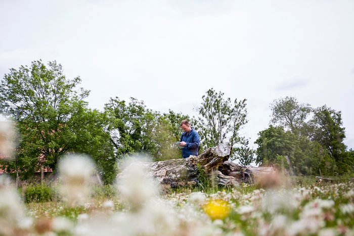 [Translate to Englisch:] Mitarbeiter Christian Menke beim Wandern