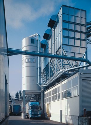 Purge air filter system with chip loading silo