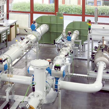 High-pressure fans in a test set-up
